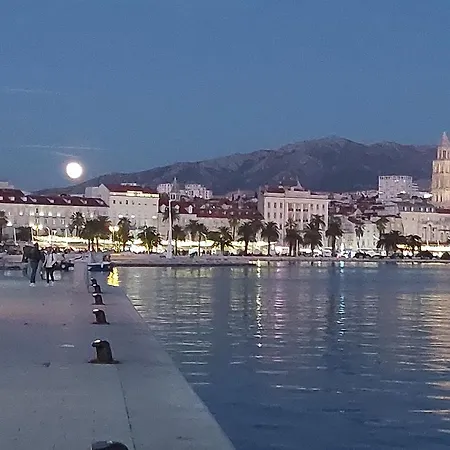 Appartement Cozy - 5 Min Walk To Old Town & Bacvice Split